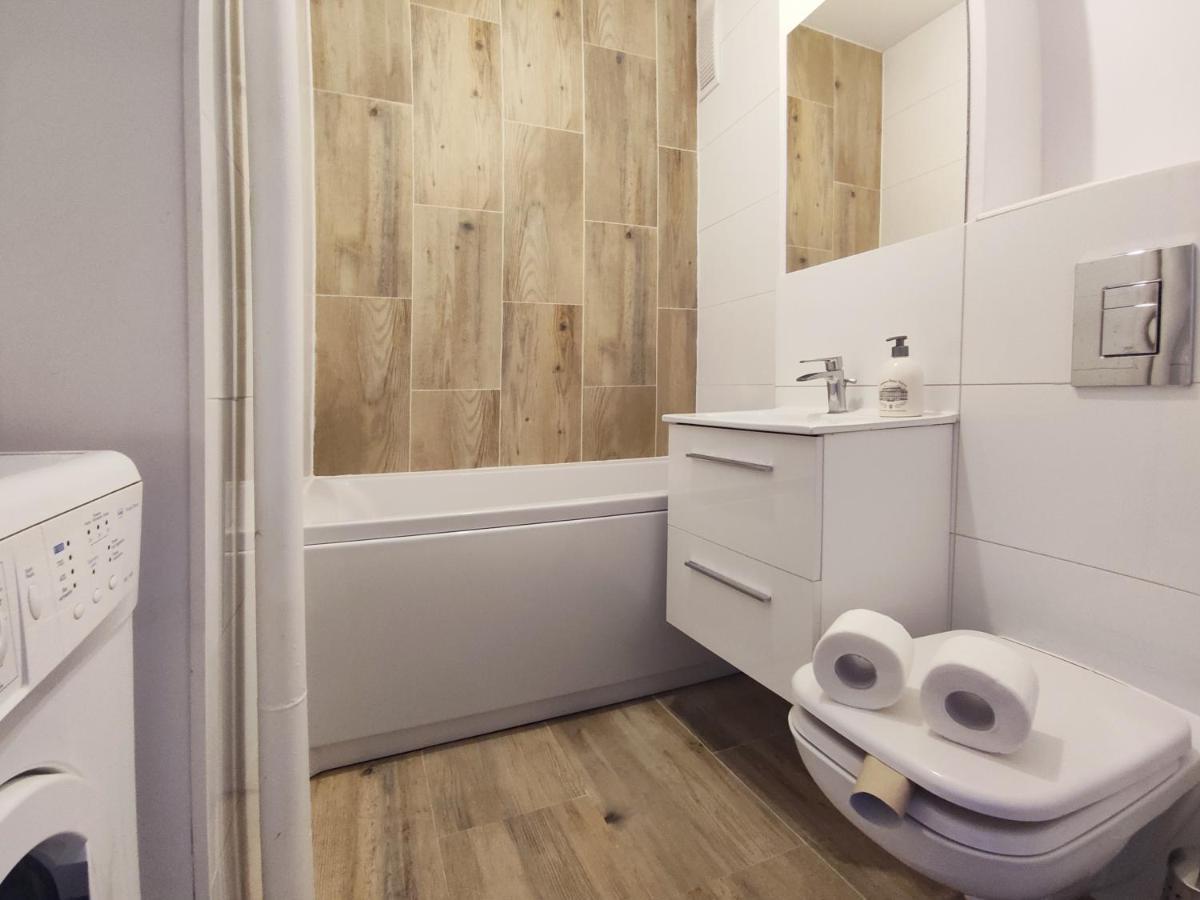 Apartament Rondo Onz Varsovia Exterior foto